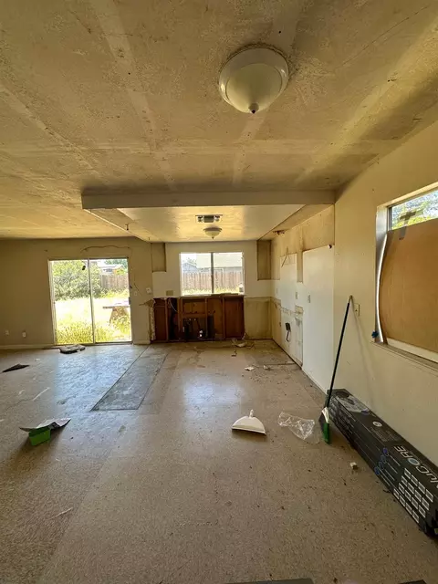 Kitchen - 9211 Eaglepoint Ln, Stockton, CA 95210 photo 2 of 2