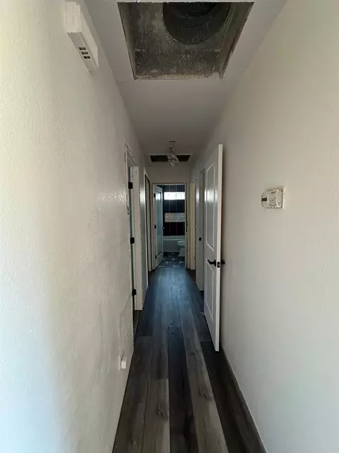 Entry Way - 9211 Eaglepoint Ln, Stockton, CA 95210 photo 4 of 5