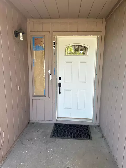 Entry Way - 9211 Eaglepoint Ln, Stockton, CA 95210 photo 1 of 5