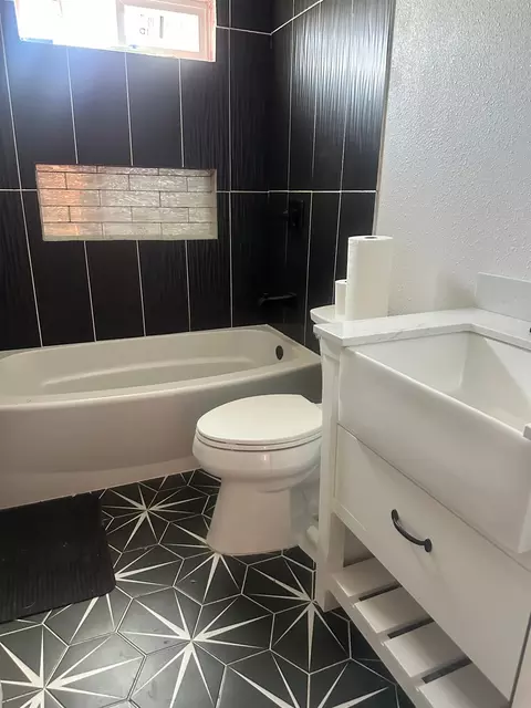 Bath - 9211 Eaglepoint Ln, Stockton, CA 95210 photo 1 of 3
