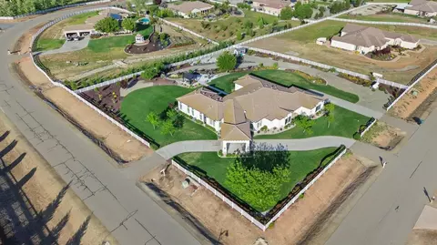 11815 Trailrider Dr, Elk Grove, CA 95624