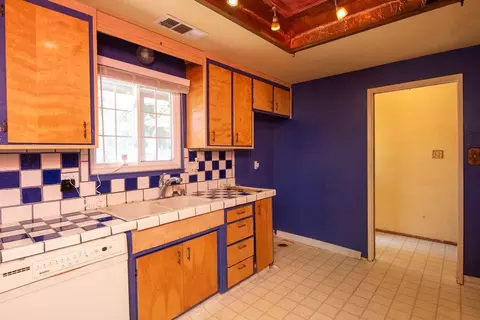 Kitchen - 9125 Georgia Ln, Modesto, CA 95357 photo 3 of 5