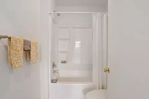 Bath - 11 E 1st St, Tracy, CA 95376 photo 1 of 3
