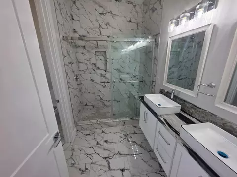 Bath - 3213 Millbrook Ave, Modesto, CA 95355 photo 2 of 10