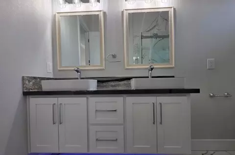 Bath - 3213 Millbrook Ave, Modesto, CA 95355 photo 6 of 10