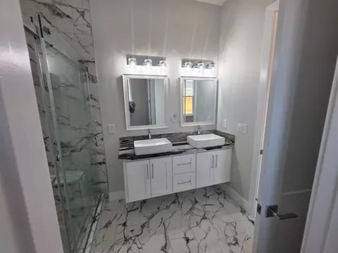 Bath - 3213 Millbrook Ave, Modesto, CA 95355 photo 3 of 10