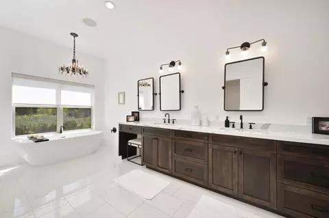 Bath - 6820 High Cliff Rd, Loomis, CA 95650 photo 3 of 7