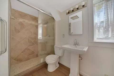 Bath - 143 Badger St, Sutter Creek, CA 95685 photo 3 of 3