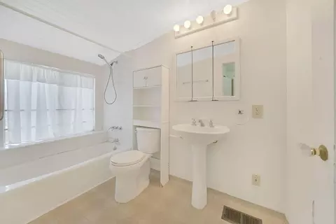 Bath - 143 Badger St, Sutter Creek, CA 95685 photo 1 of 3