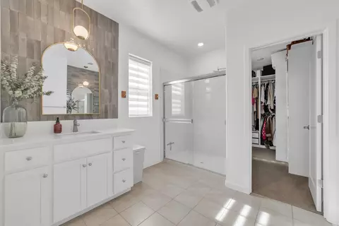 Bath - 4471 Cash Dr, Folsom, CA 95630 photo 2 of 4
