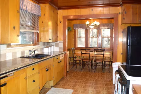 Kitchen - 26156 Long Barn Rd, Long Barn, CA 95335 photo 2 of 3