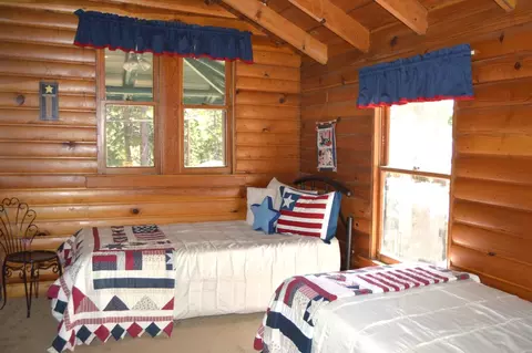 Bedroom - 26156 Long Barn Rd, Long Barn, CA 95335 photo 3 of 10