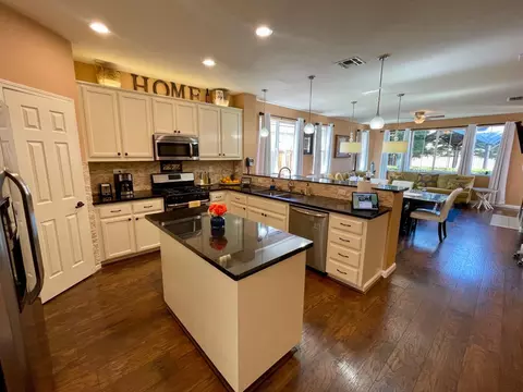 Kitchen - 9509 Sarazen Ct, Patterson, CA 95363 photo 4 of 4