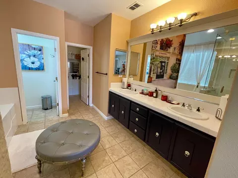 Bath - 9509 Sarazen Ct, Patterson, CA 95363 photo 5 of 6