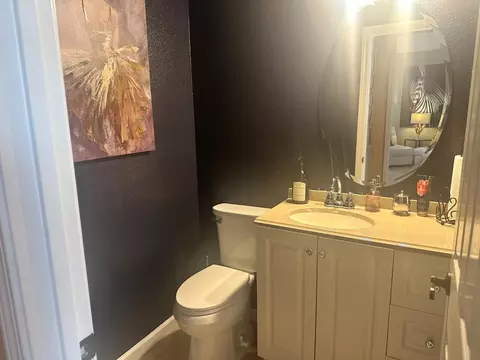 Bath - 9509 Sarazen Ct, Patterson, CA 95363 photo 2 of 6