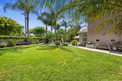 Exterior - 2500 Paseo De Leon, Turlock, CA 95382 photo 13 of 17