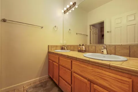 Bath - 2500 Paseo De Leon, Turlock, CA 95382 photo 5 of 6