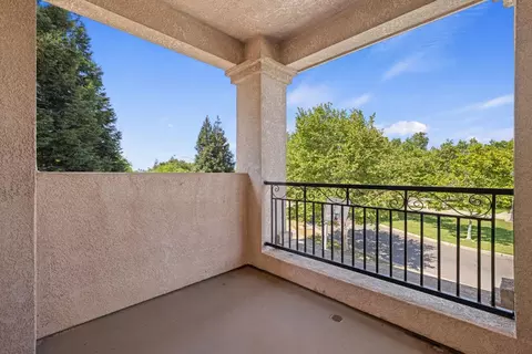 Exterior - 2500 Paseo De Leon, Turlock, CA 95382 photo 3 of 17