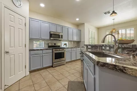 Kitchen - 2500 Paseo De Leon, Turlock, CA 95382 photo 2 of 4