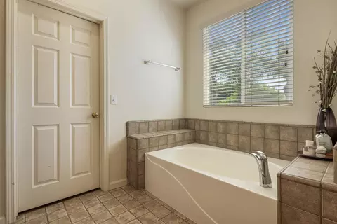 Bath - 2500 Paseo De Leon, Turlock, CA 95382 photo 4 of 6