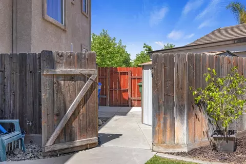 Exterior - 2500 Paseo De Leon, Turlock, CA 95382 photo 14 of 17