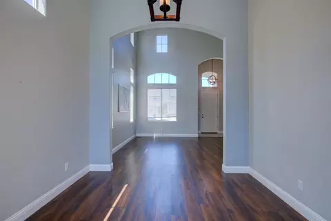 Entry Way - 4008 Calais, Modesto, CA 95356 photo 6 of 9