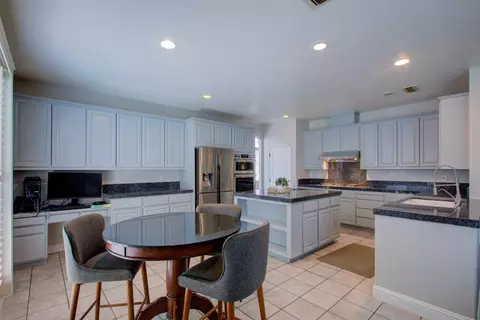 Kitchen - 4008 Calais, Modesto, CA 95356 photo 5 of 12