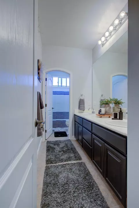 Bath - 4008 Calais, Modesto, CA 95356 photo 7 of 8