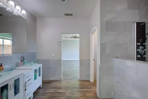 Bath - 4008 Calais, Modesto, CA 95356 photo 1 of 8