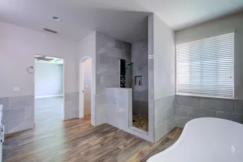 Bath - 4008 Calais, Modesto, CA 95356 photo 4 of 8