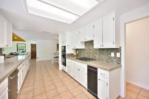 Kitchen - 4948 Whitney Ave, Carmichael, CA 95608 photo 4 of 6