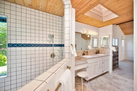 Bath - 4948 Whitney Ave, Carmichael, CA 95608 photo 2 of 4
