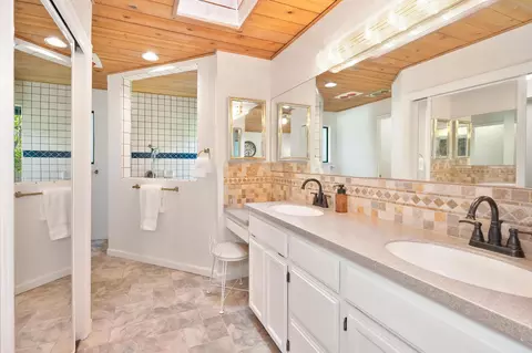 Bath - 4948 Whitney Ave, Carmichael, CA 95608 photo 1 of 4