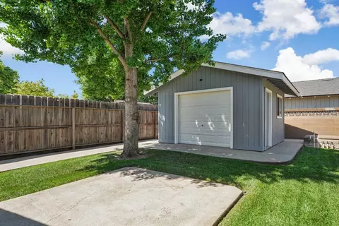 627 Tahoe Dr, Lodi, CA 95242 photo 41