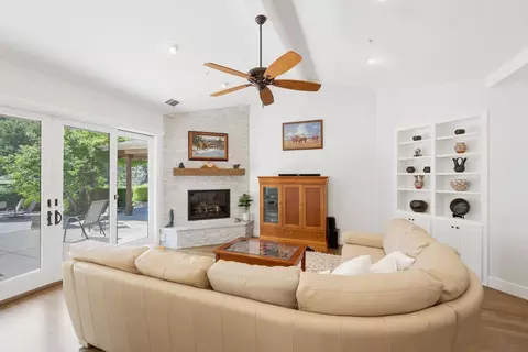 Living - 34718 Corcoran Hill Ln, Davis, CA 95616 photo 2 of 3