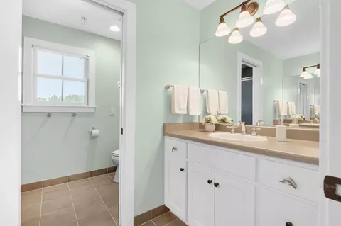 Bath - 34718 Corcoran Hill Ln, Davis, CA 95616 photo 5 of 6