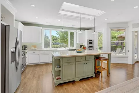 Kitchen - 34718 Corcoran Hill Ln, Davis, CA 95616 photo 3 of 5