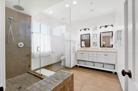 Bath - 34718 Corcoran Hill Ln, Davis, CA 95616 photo 2 of 6