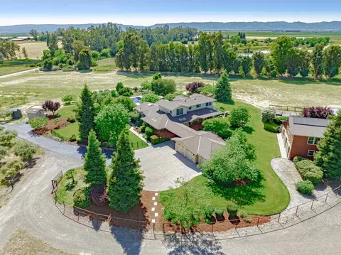View/Area - 34718 Corcoran Hill Ln, Davis, CA 95616 photo 5 of 17