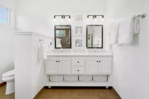 Bath - 34718 Corcoran Hill Ln, Davis, CA 95616 photo 3 of 6