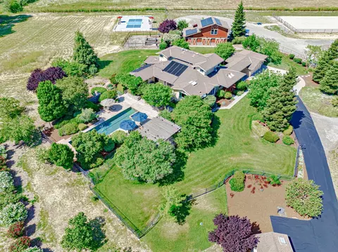 View/Area - 34718 Corcoran Hill Ln, Davis, CA 95616 photo 2 of 17