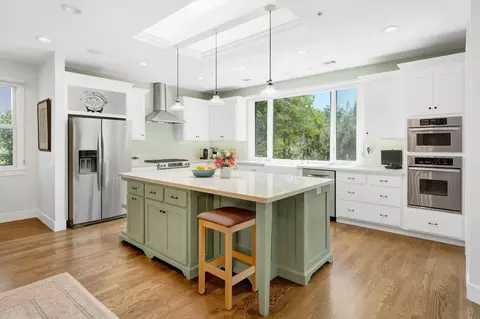 Kitchen - 34718 Corcoran Hill Ln, Davis, CA 95616 photo 2 of 5