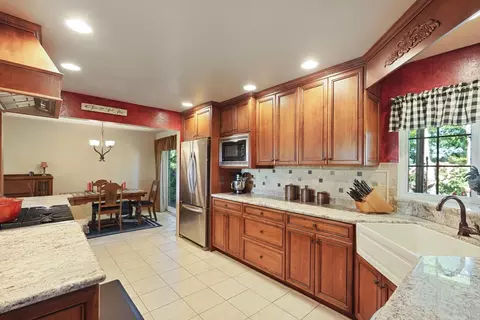 Kitchen - 18989 N Ray Rd, Lodi, CA 95242 photo 7 of 7