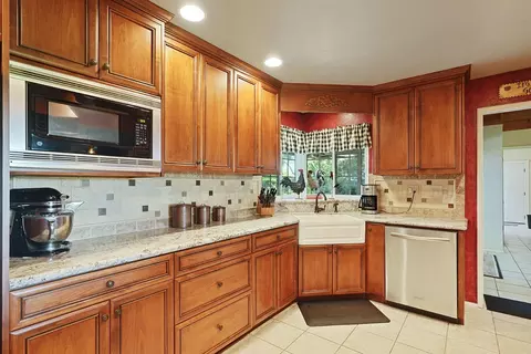 Kitchen - 18989 N Ray Rd, Lodi, CA 95242 photo 3 of 7