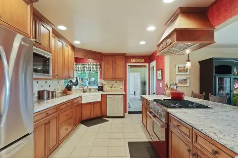 Kitchen - 18989 N Ray Rd, Lodi, CA 95242 photo 2 of 7