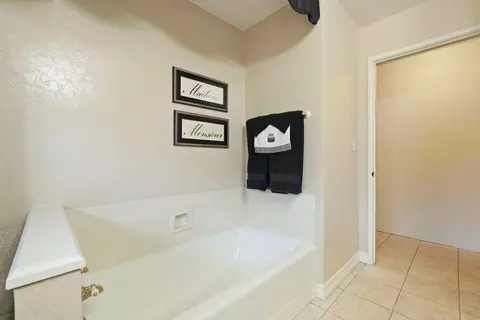 Bath - 18989 N Ray Rd, Lodi, CA 95242 photo 3 of 3