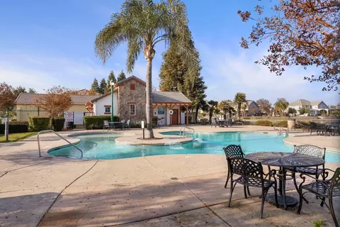 Exterior - 1401 Oasis Ln, Patterson, CA 95363 photo 9 of 10