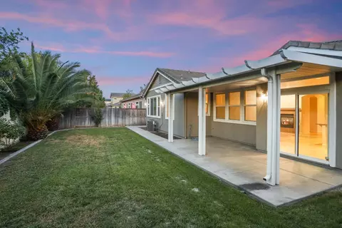Exterior - 1401 Oasis Ln, Patterson, CA 95363 photo 4 of 10