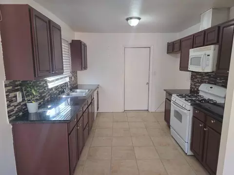 Kitchen - 1657 Duncan Dr, Tracy, CA 95376 photo 2 of 2