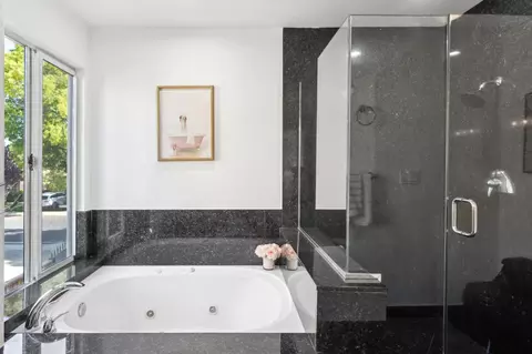 Bath - 1680 Tahoe Cir, Tracy, CA 95376 photo 2 of 4
